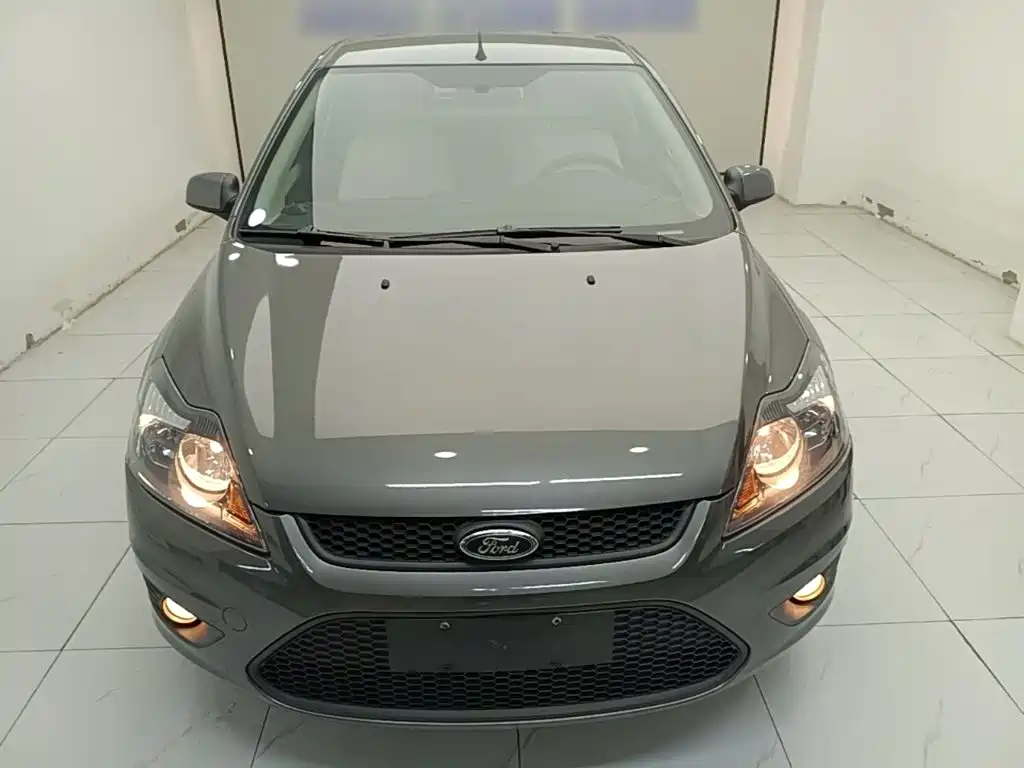 Ford Focus 2013 1.8L MT
