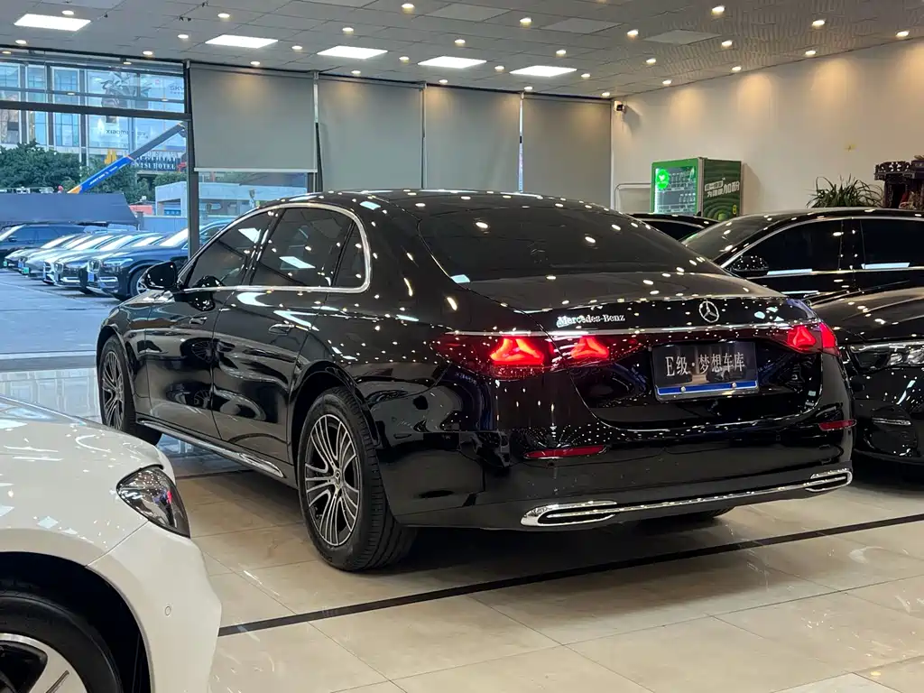 Mercedes-Benz E-Class — миниатюра 5