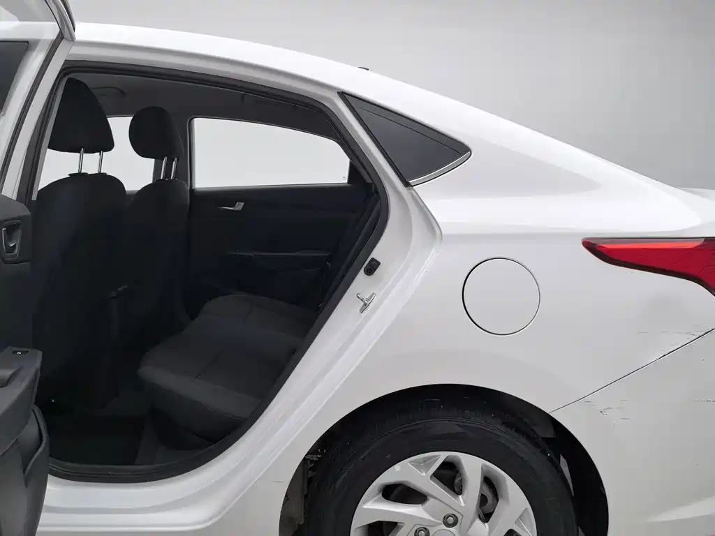 Hyundai Verna — миниатюра 15
