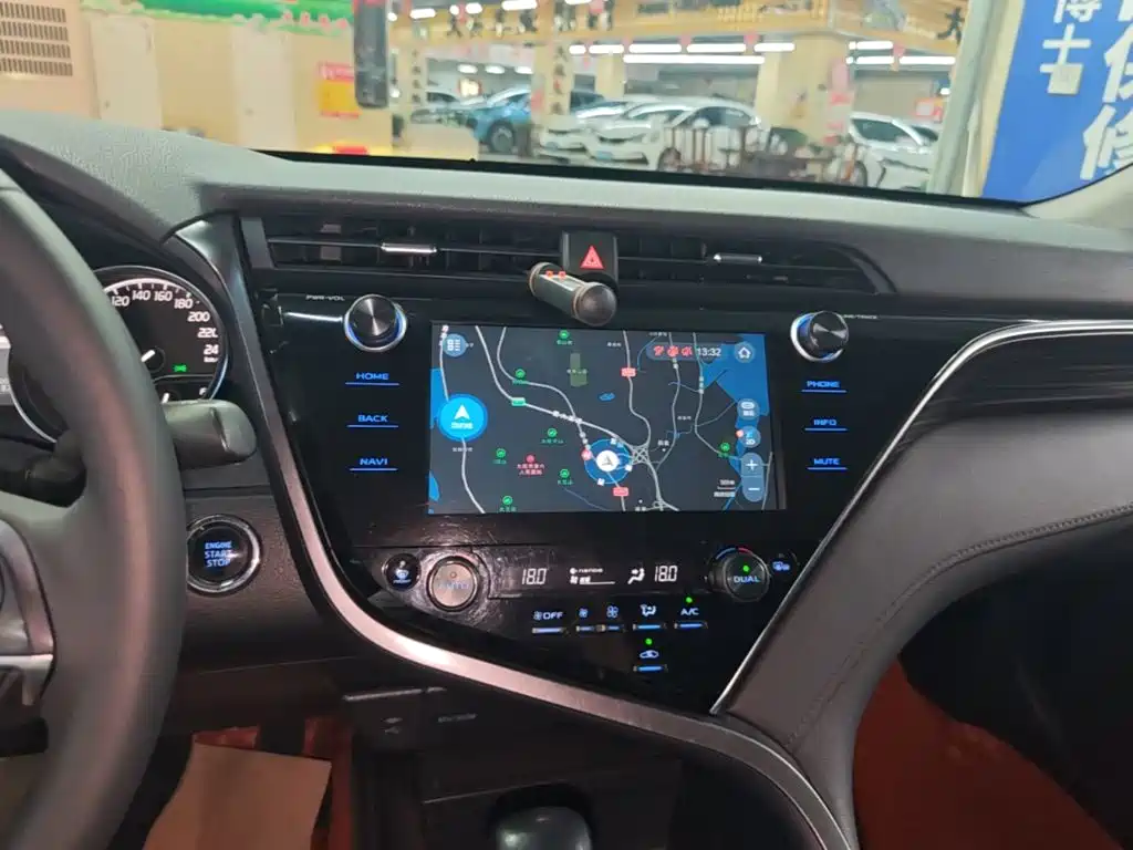 Toyota Camry — миниатюра 13