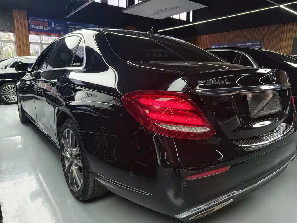 Mercedes-Benz E-Class — миниатюра 8