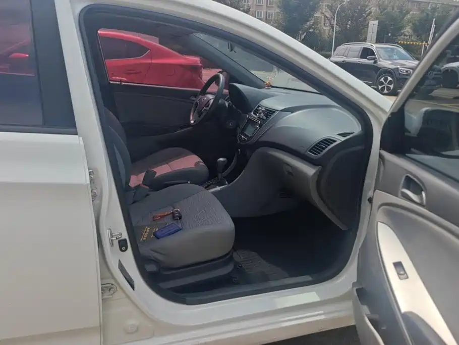 Hyundai Verna — миниатюра 8