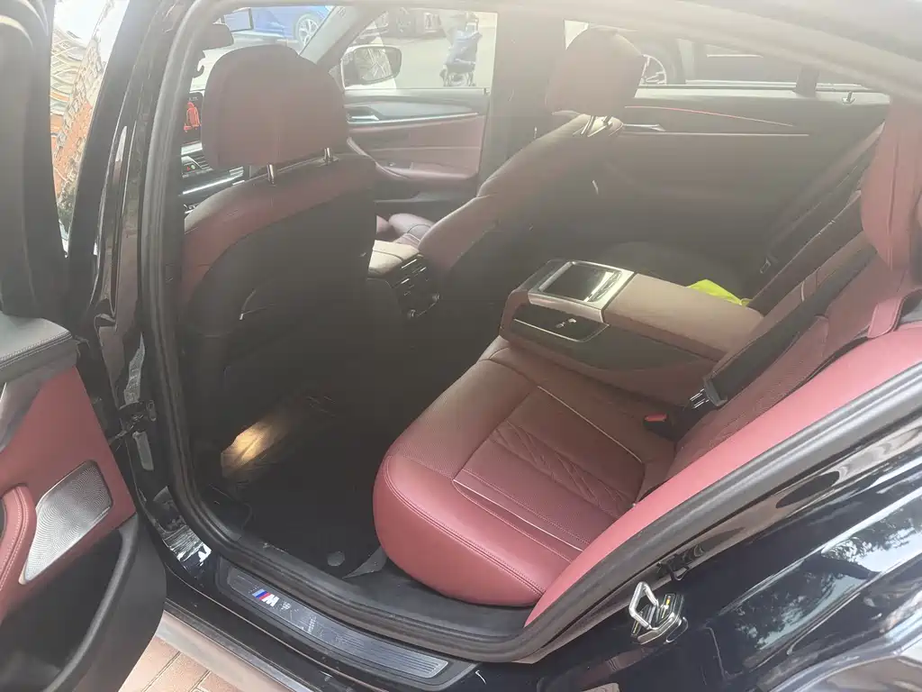 BMW 5 Series — миниатюра 4