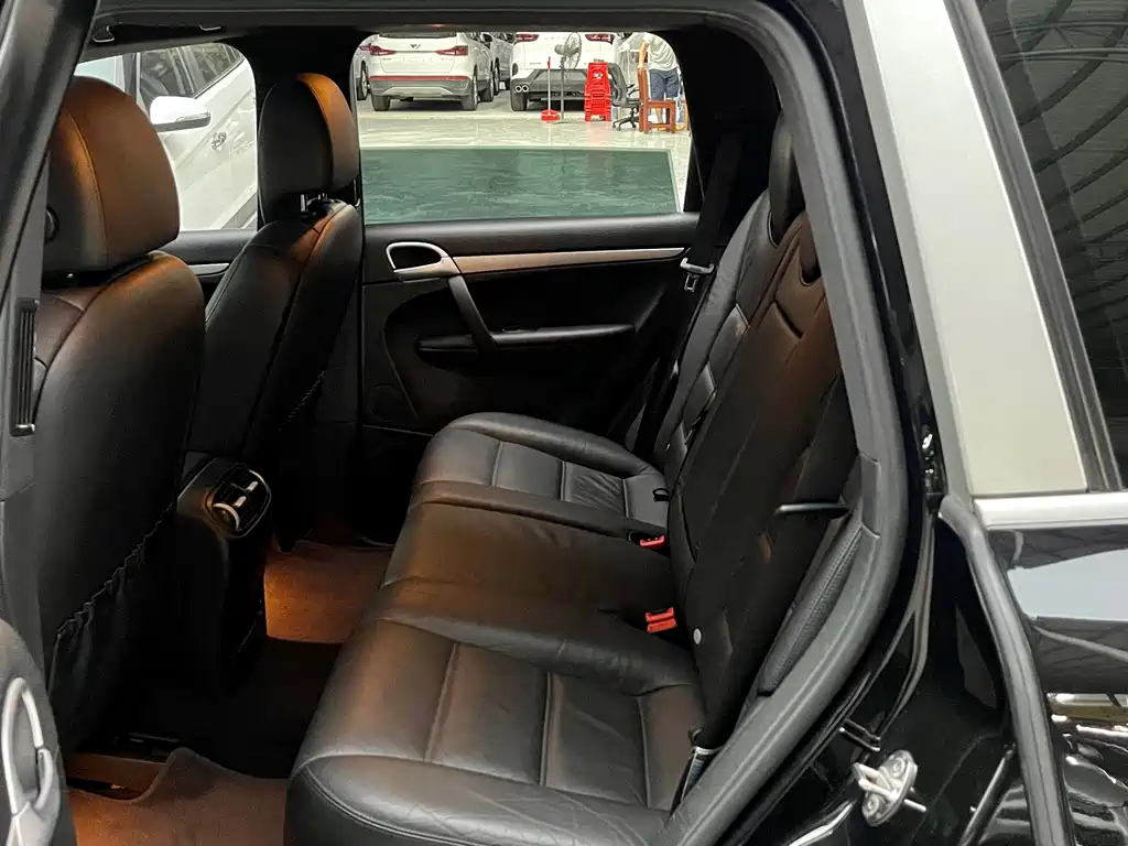 Porsche Cayenne — миниатюра 14
