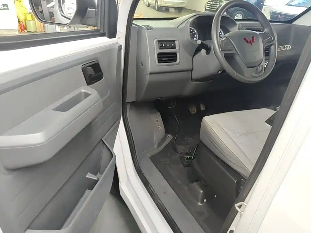 Wuling Yangguang — миниатюра 16
