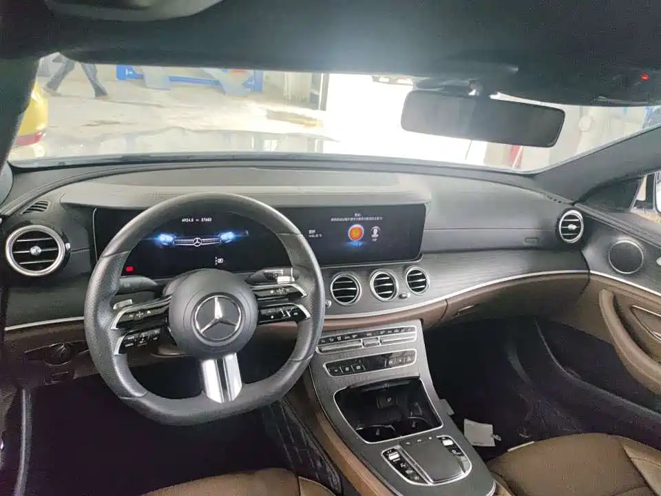 Mercedes-Benz E-Class — миниатюра 6