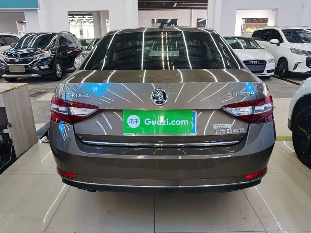 Skoda Superb — миниатюра 6