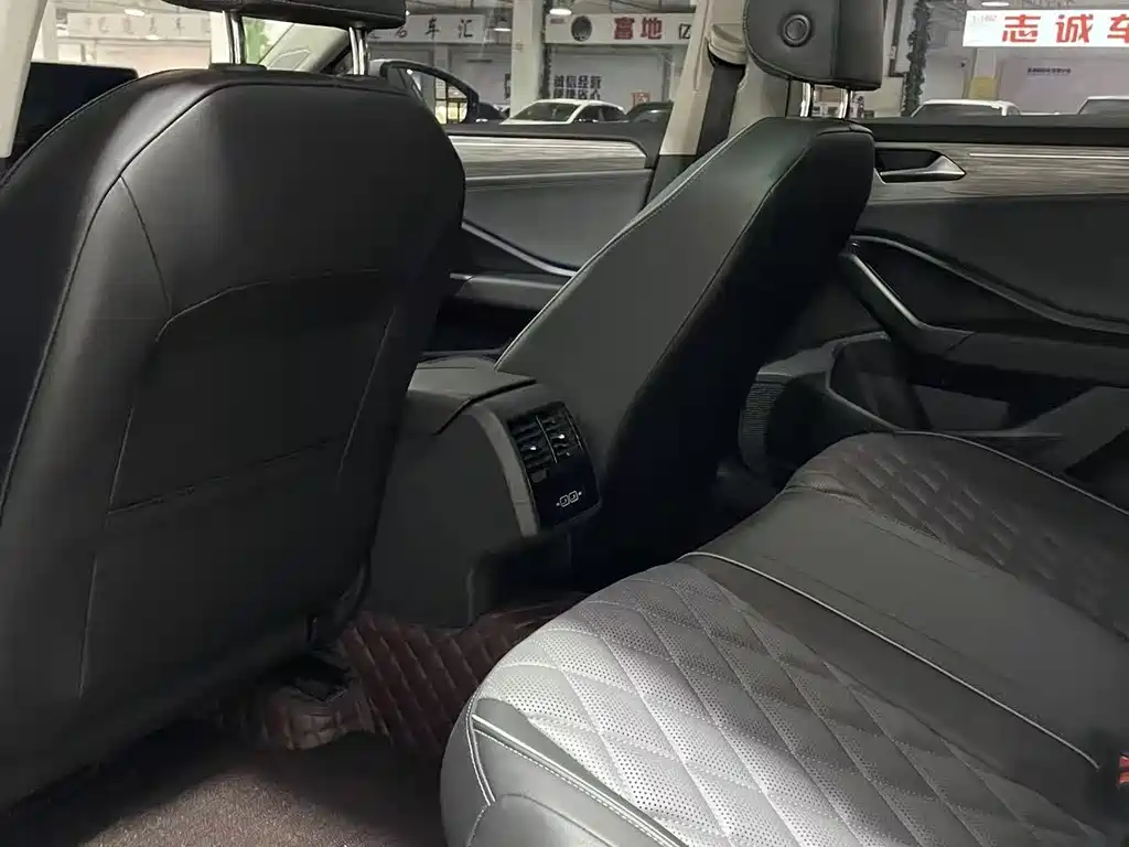 Volkswagen Sagitar — миниатюра 5