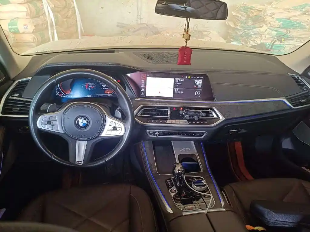 BMW X5 2022 xDrive 30Li Premium M Sport