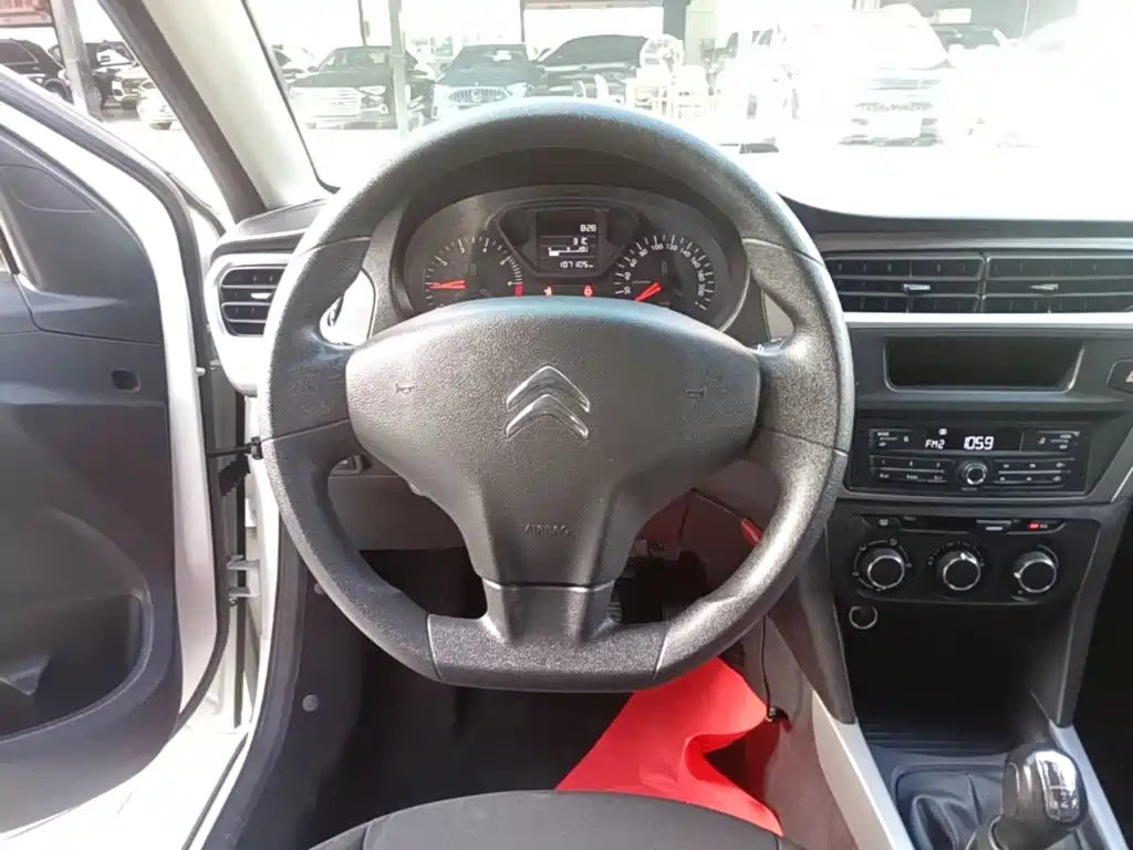Citroen Elysee — миниатюра 11