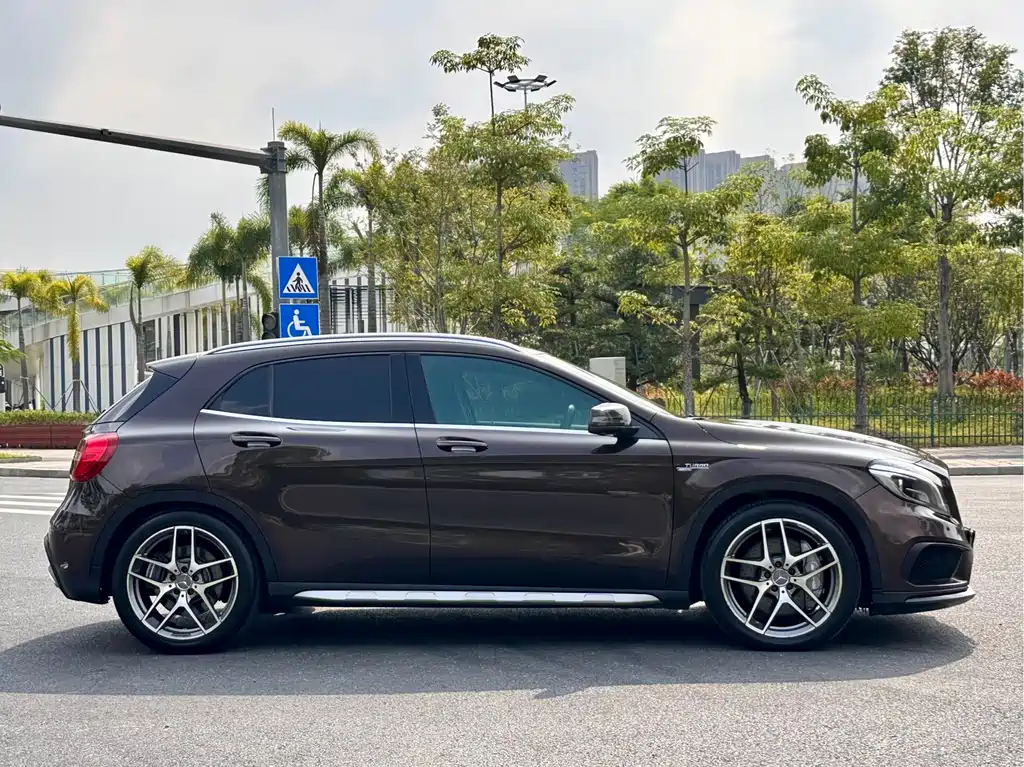 Mercedes-Benz GLA AMG — миниатюра 5