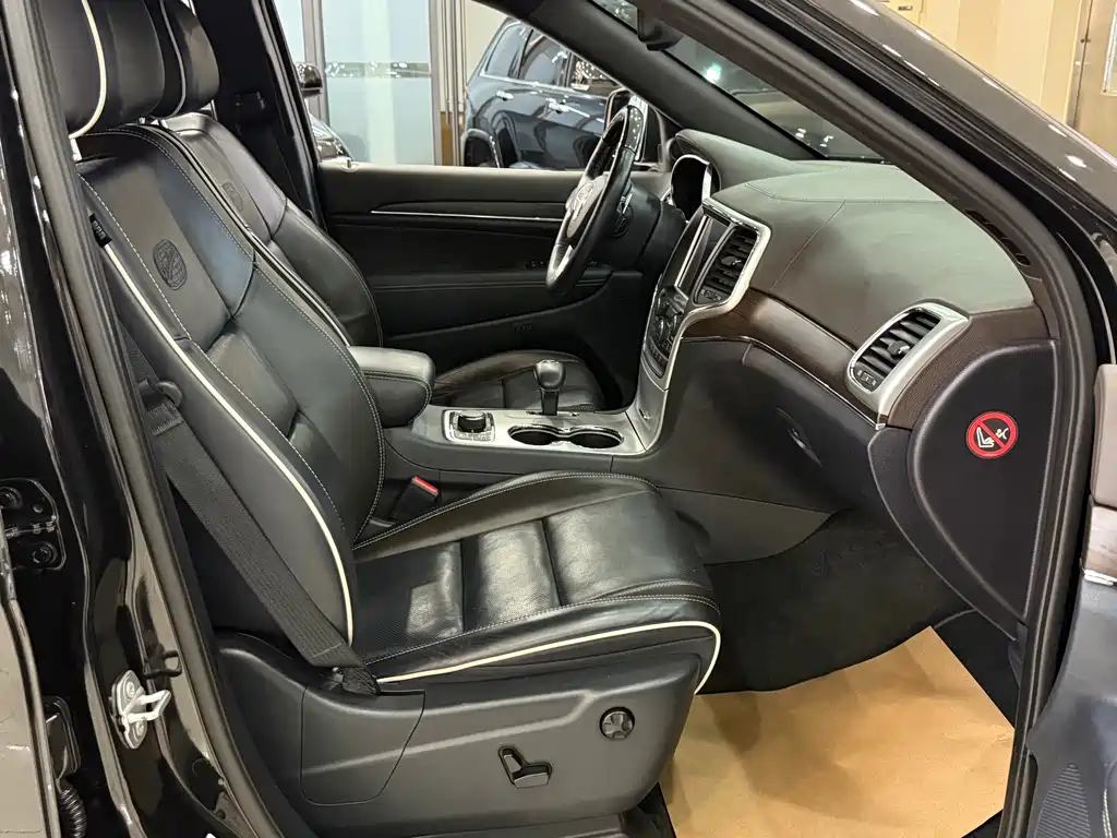 Jeep Grand Cherokee (Import) — миниатюра 13