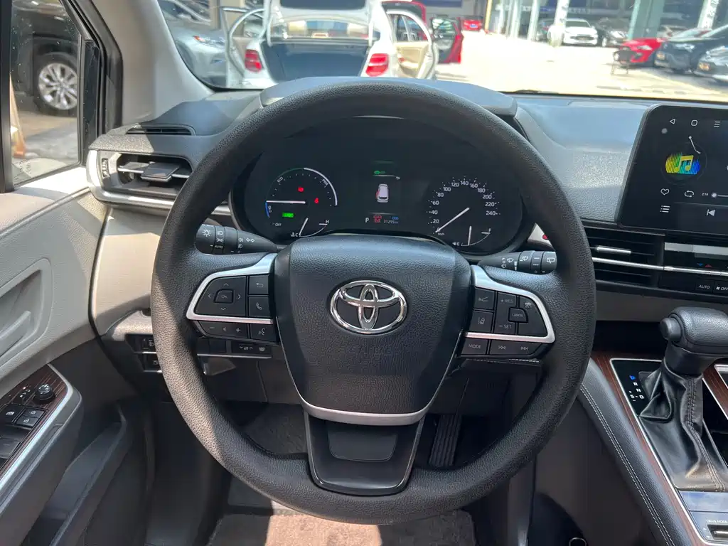 TOYOTA SIENNA