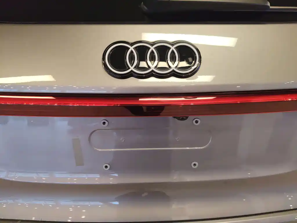 Audi Q6L e-tron — миниатюра 32