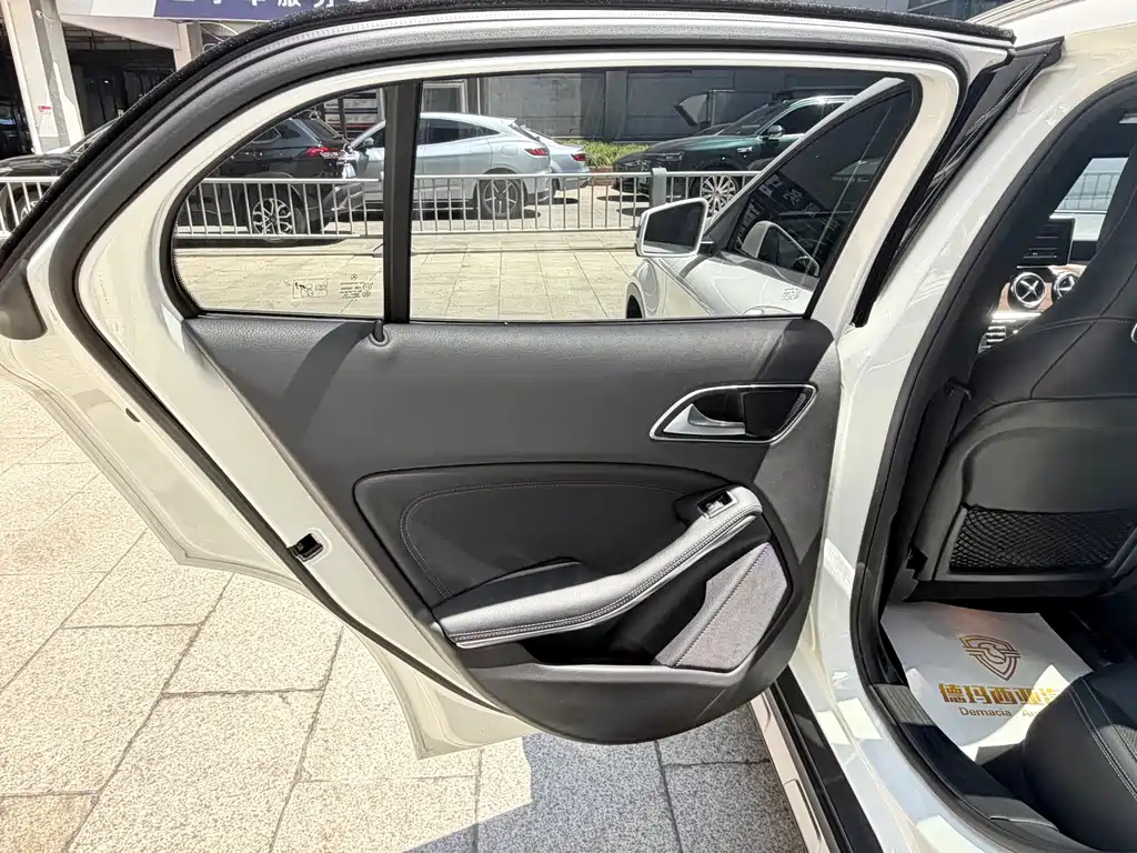 Mercedes-Benz GLA — миниатюра 7