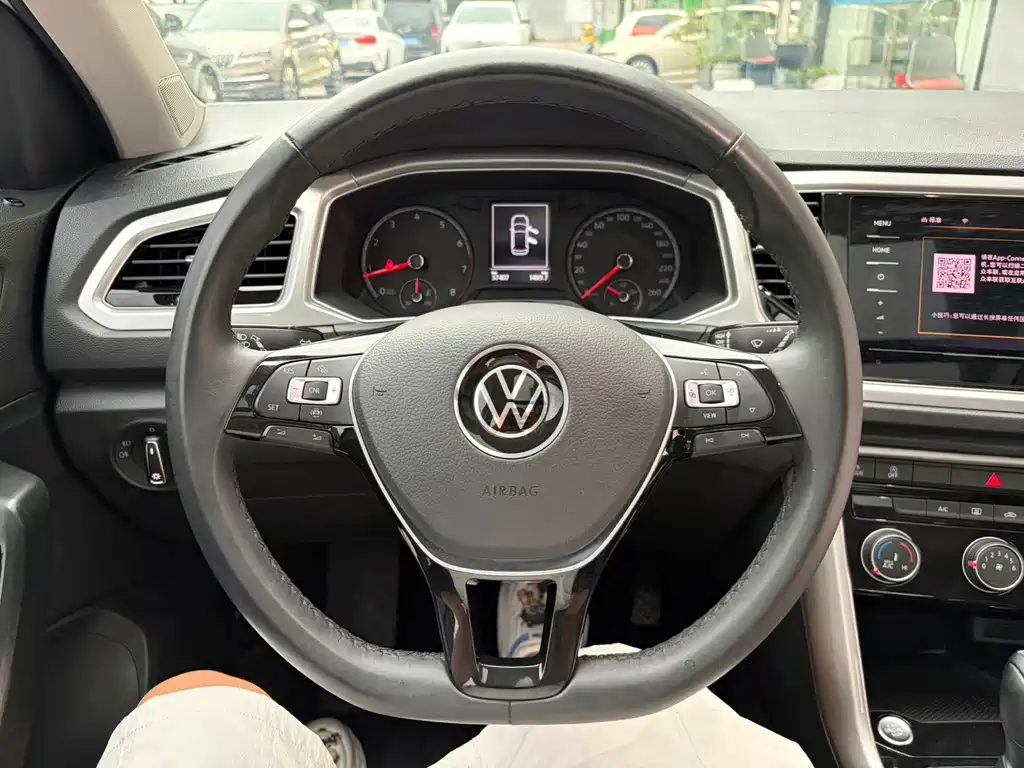Volkswagen T-Roc — миниатюра 14