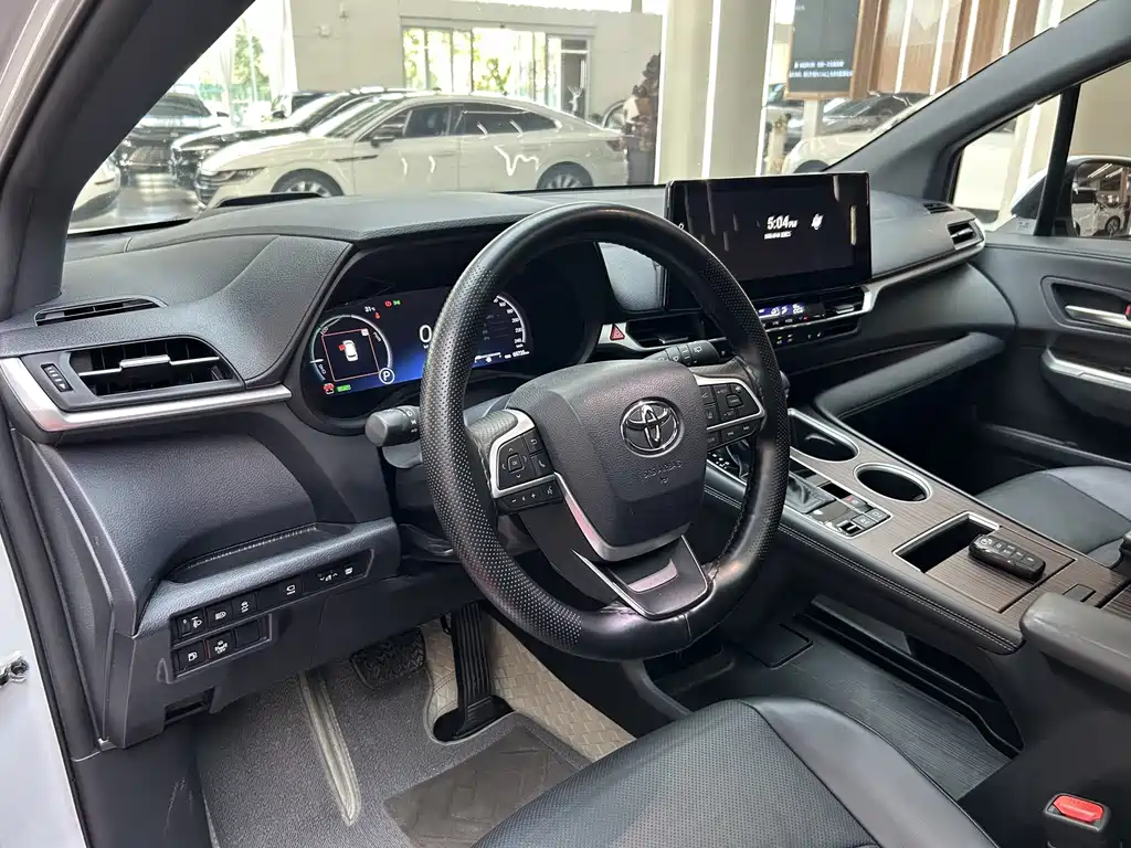 Toyota Granvia — миниатюра 13