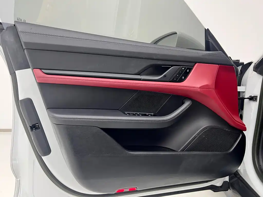 Porsche Taycan — миниатюра 11