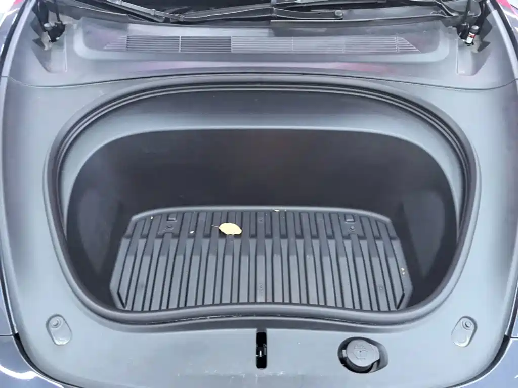 Tesla Model 3 — миниатюра 20