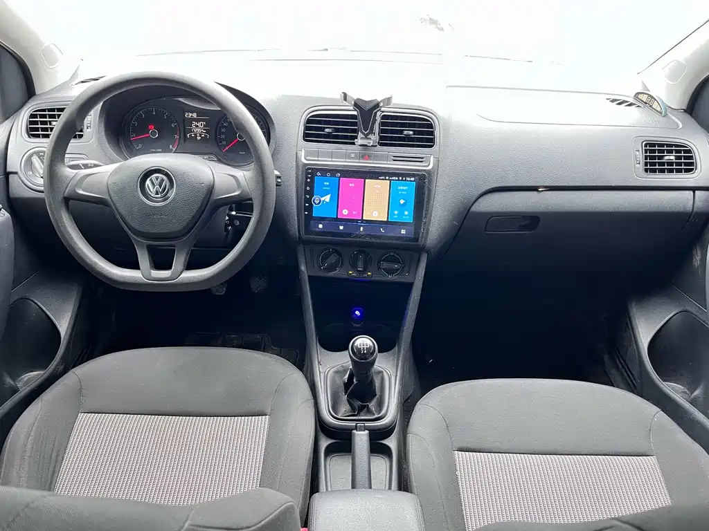 Volkswagen Polo 2014 1.4L MT