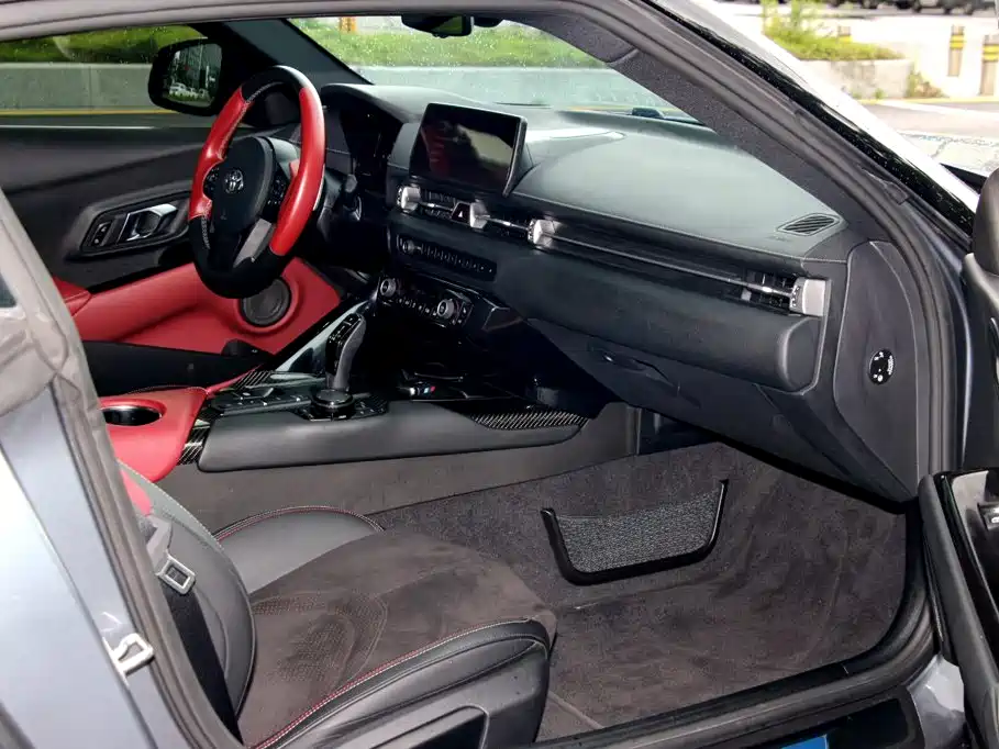 Toyota Supra — миниатюра 12
