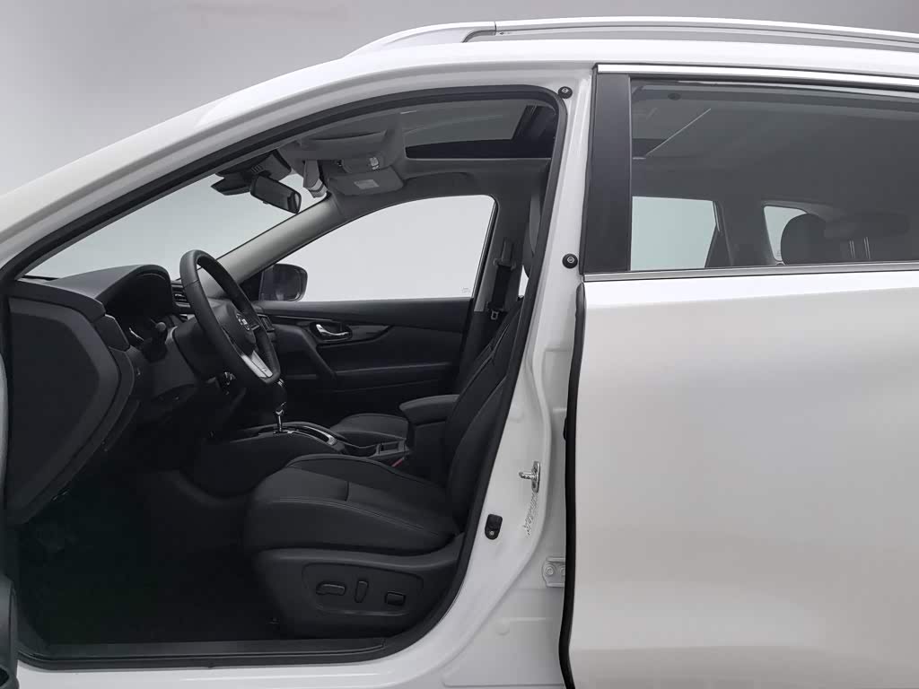 Nissan X-Trail 2.0 л 2023 г. Белый, пробег 37600 км
