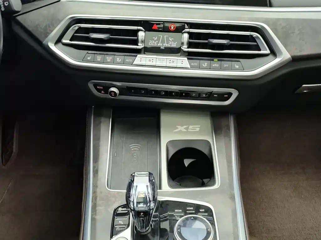BMW X5 2022 xDrive 30Li M Sport