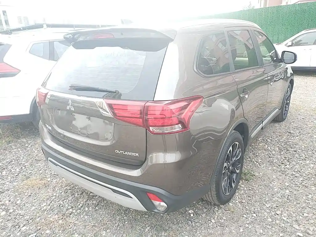 Mitsubishi Outlander — миниатюра 7