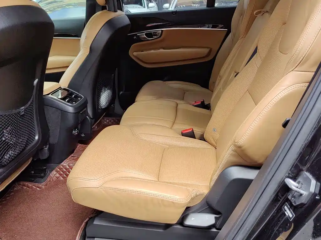 Volvo XC90 2015 T6 7 мест