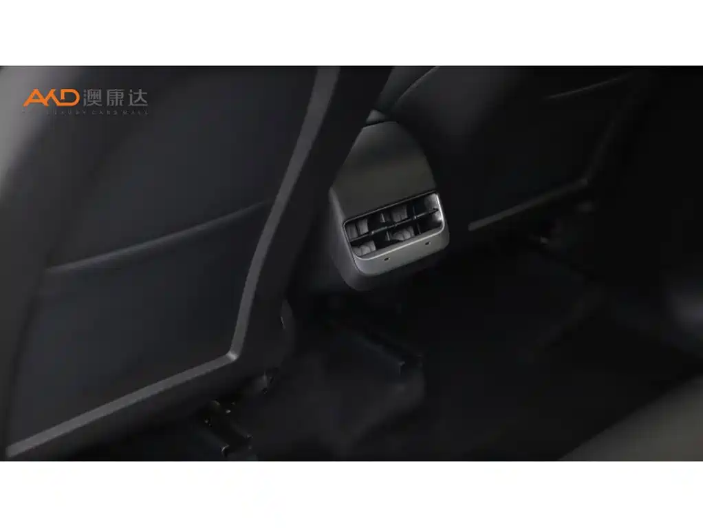 Tesla Model Y — миниатюра 9