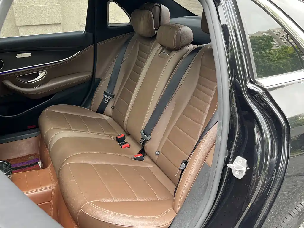 Mercedes-Benz E-Class — миниатюра 12