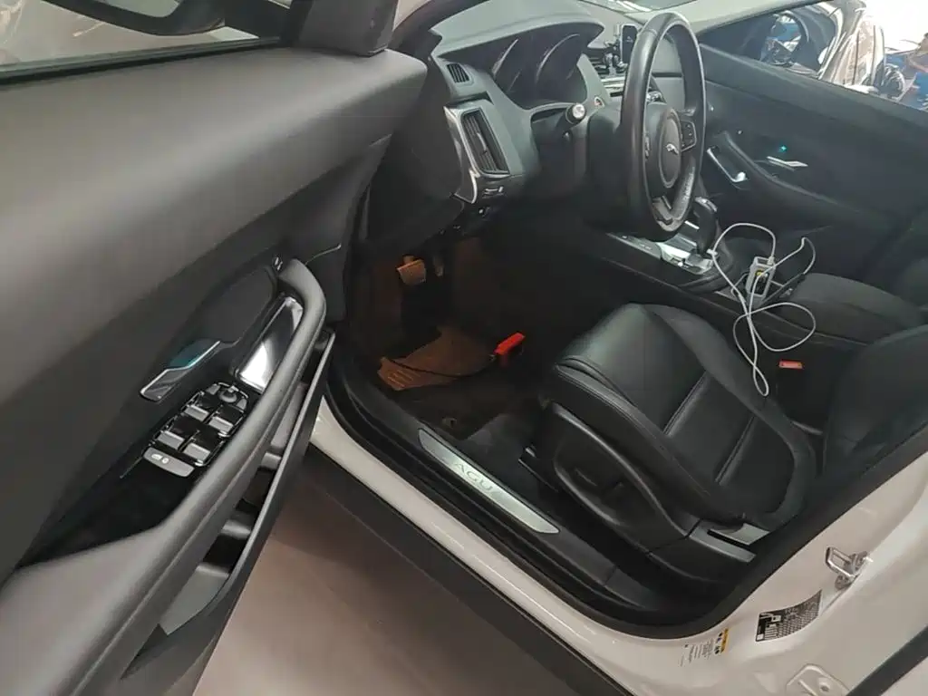 Jaguar E-PACE — миниатюра 16