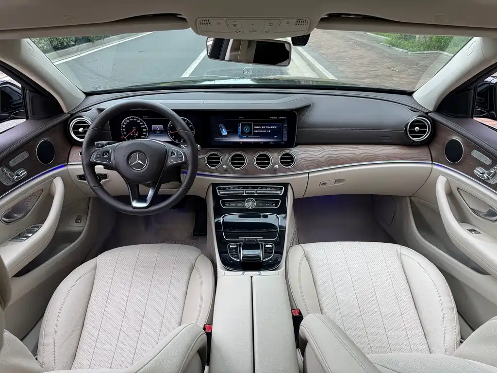 Mercedes-Benz E-Class — миниатюра 8