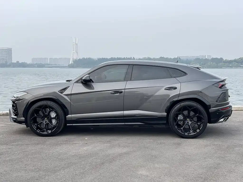 Lamborghini Urus — миниатюра 3