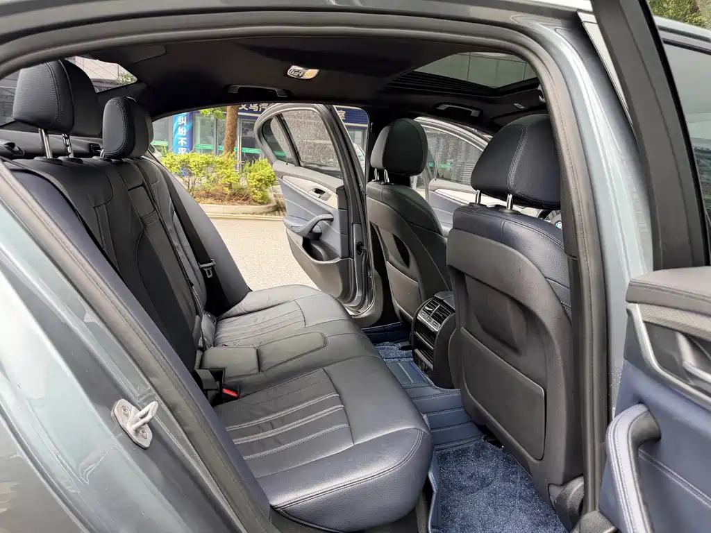 BMW 5 Series (Import) — миниатюра 11