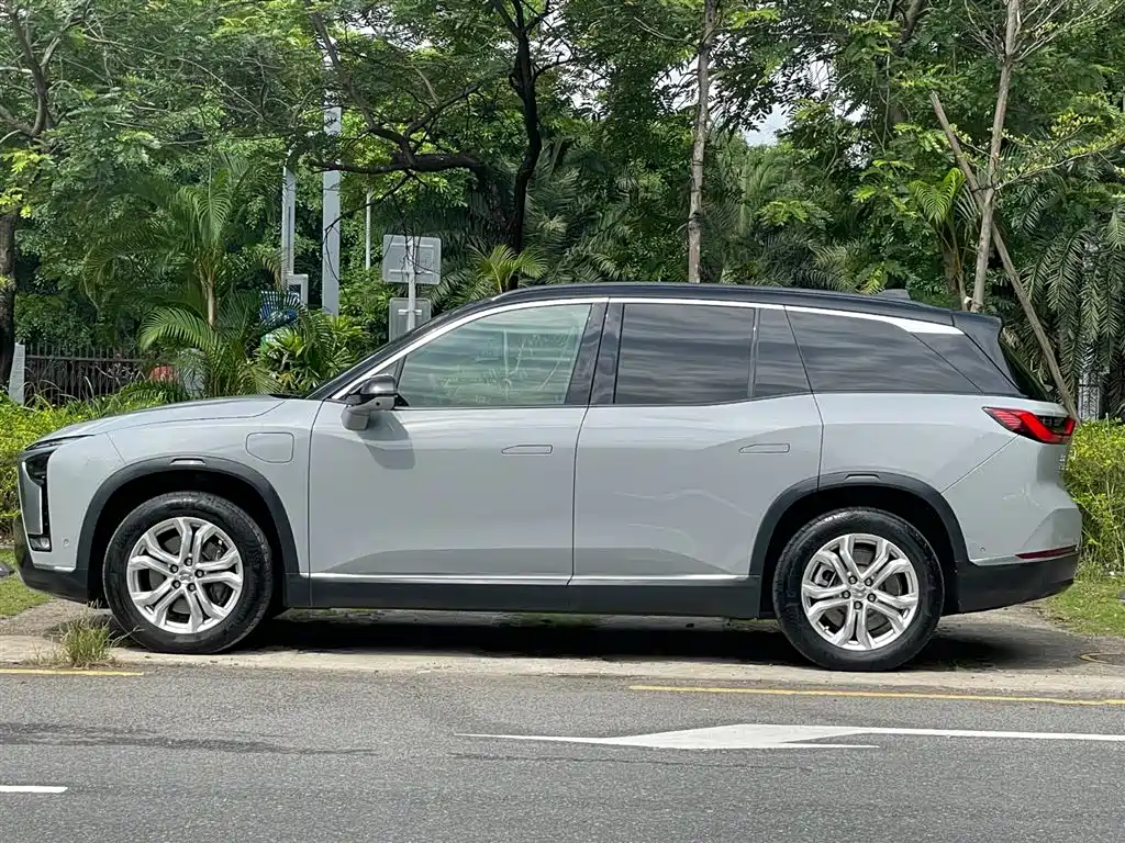 NIO ES8 2022 100kWh мест
