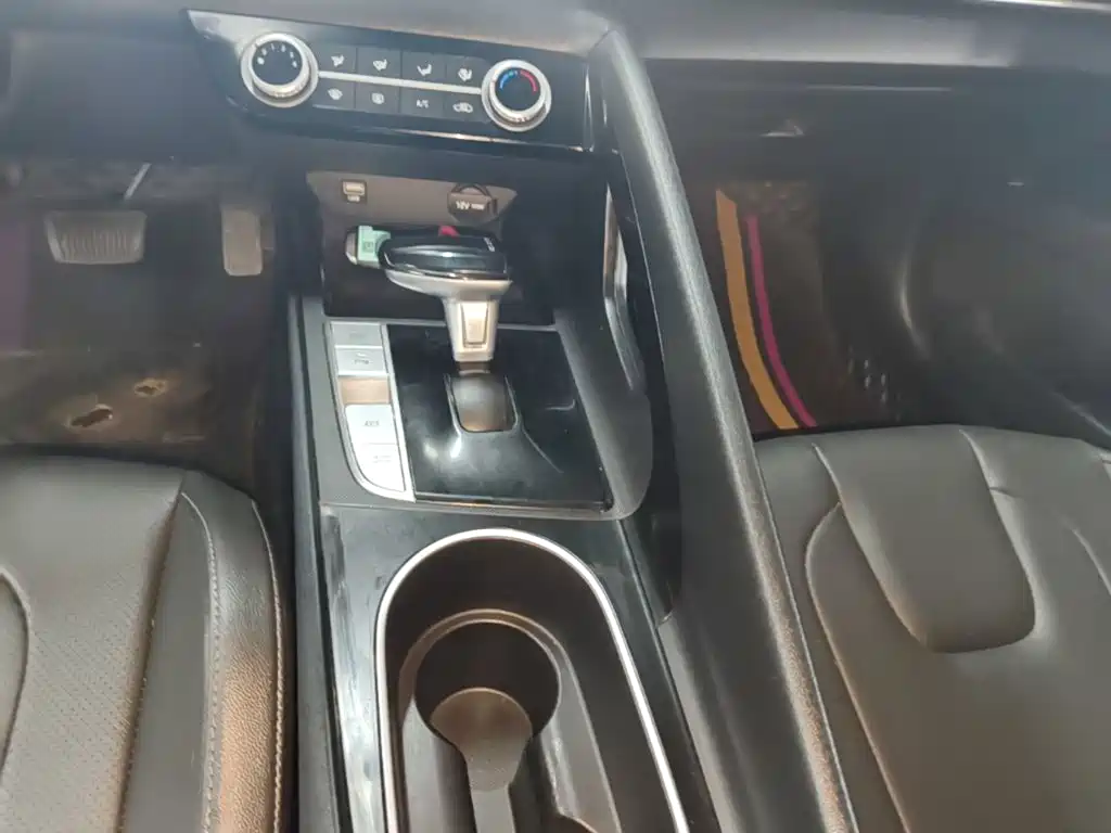 Hyundai Elantra — миниатюра 14
