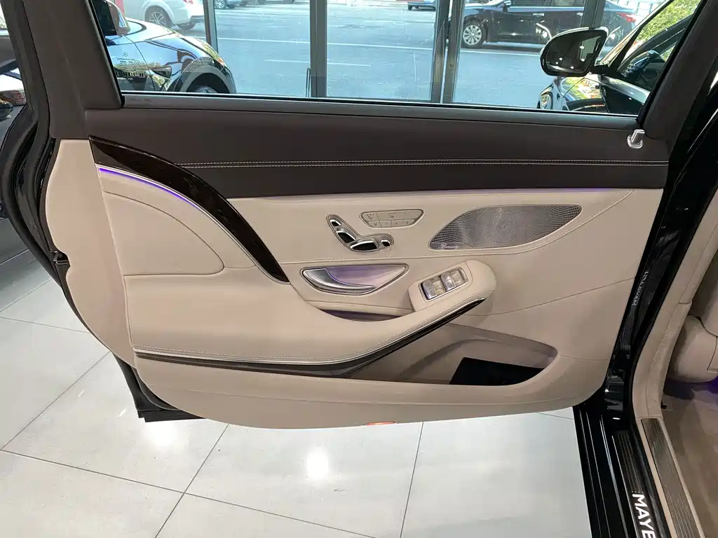 Mercedes-Benz S-Class — миниатюра 13