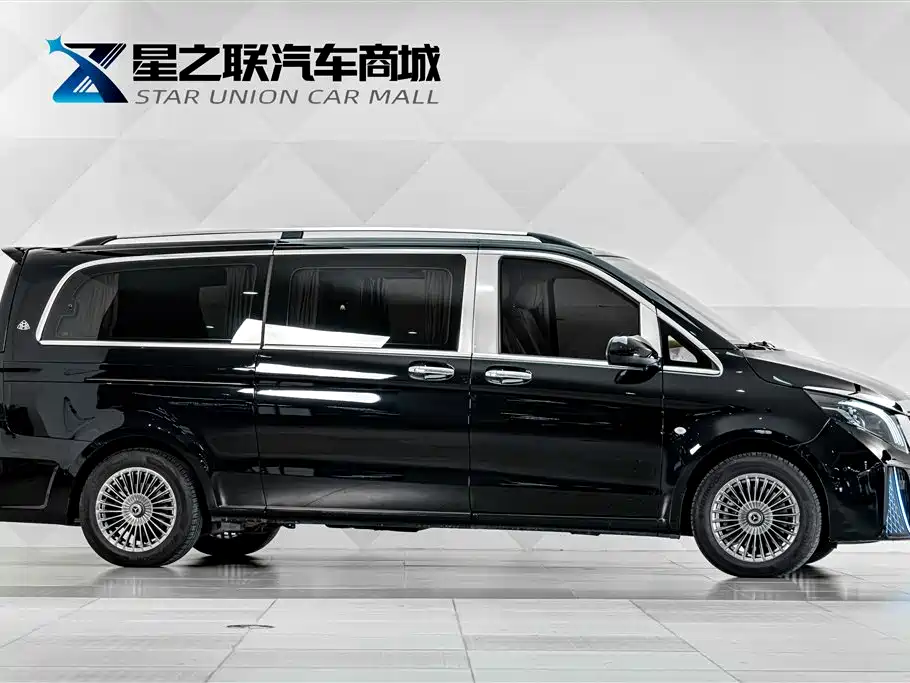 Mercedes-Benz Vito 2023 2.0T Elite 7 мест