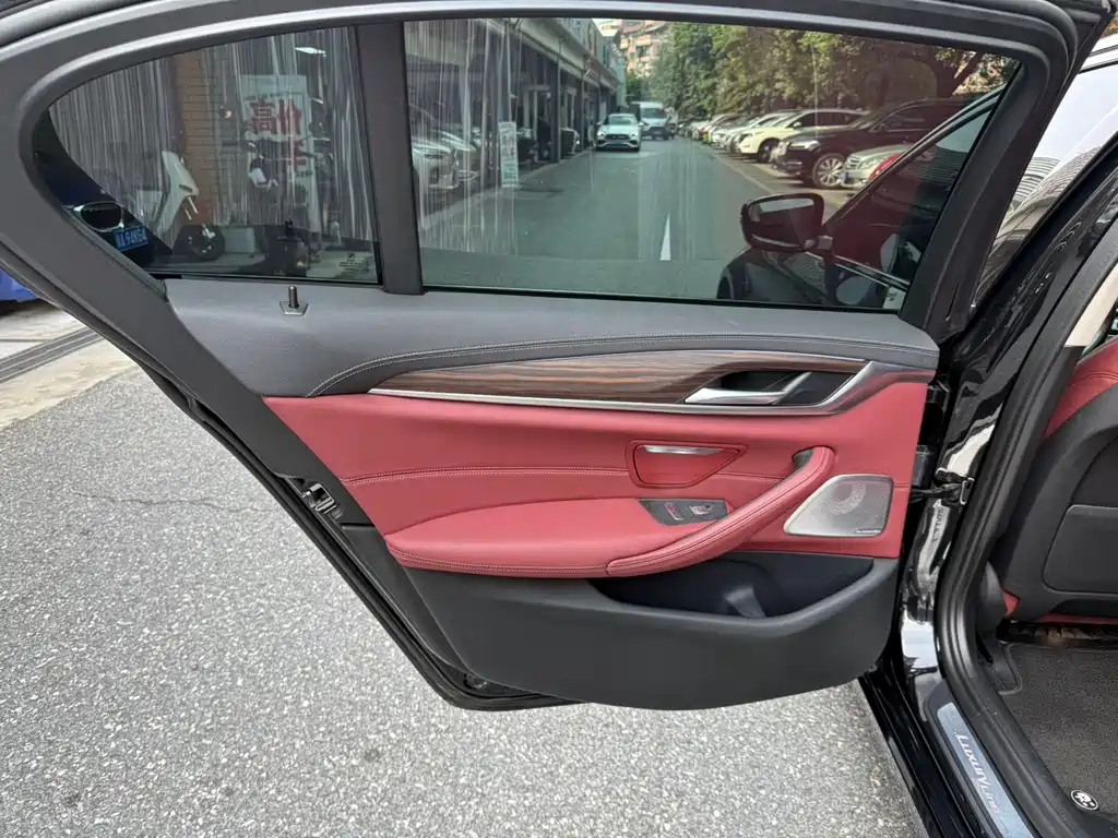 BMW 5 Series — миниатюра 26