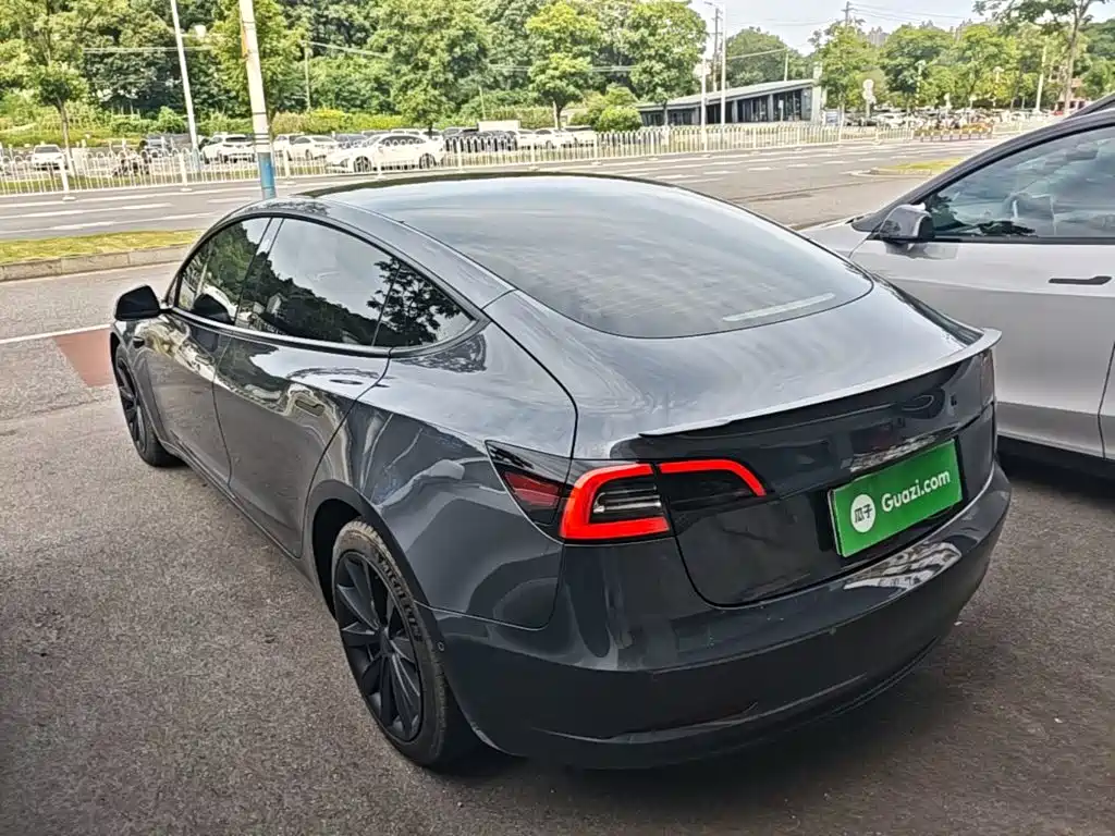 Tesla Model 3 — миниатюра 5