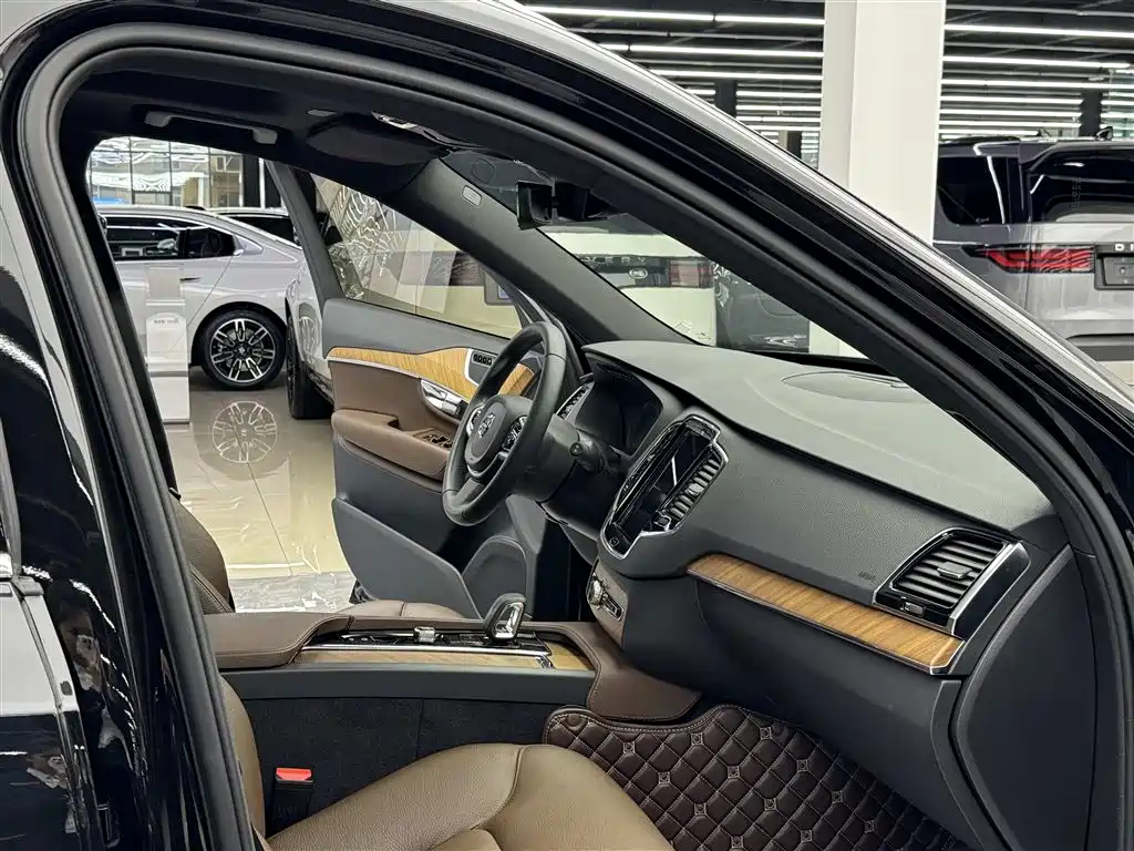 Volvo XC90 2022 B6 Luxury 7 мест