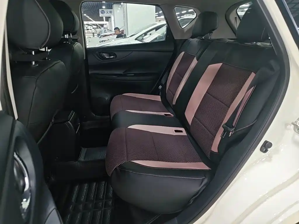 Nissan Tiida — миниатюра 17