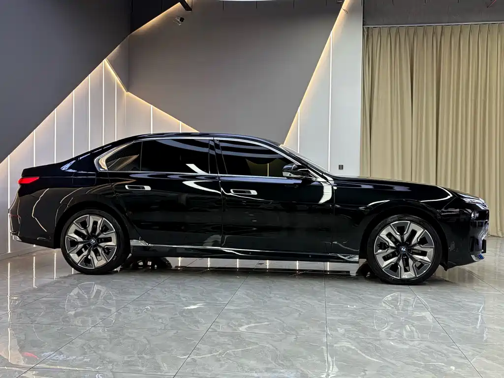 BMW 7 Series — миниатюра 4