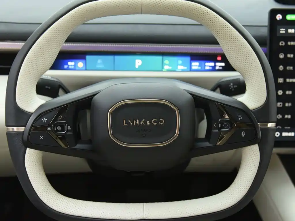 Lynk & Co 10 — миниатюра 10