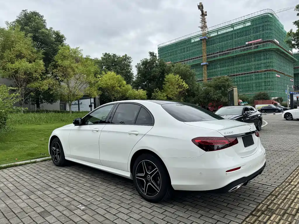 Mercedes-Benz E-Class (Import) — миниатюра 7