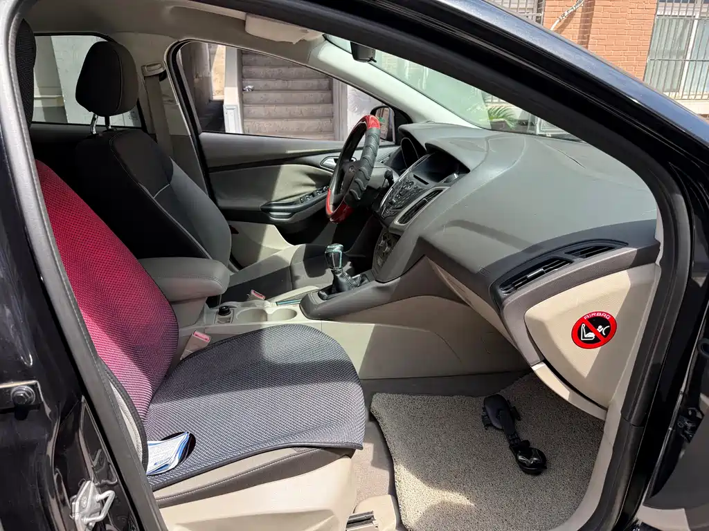 Ford Focus 2012 1.6L MT Comfort