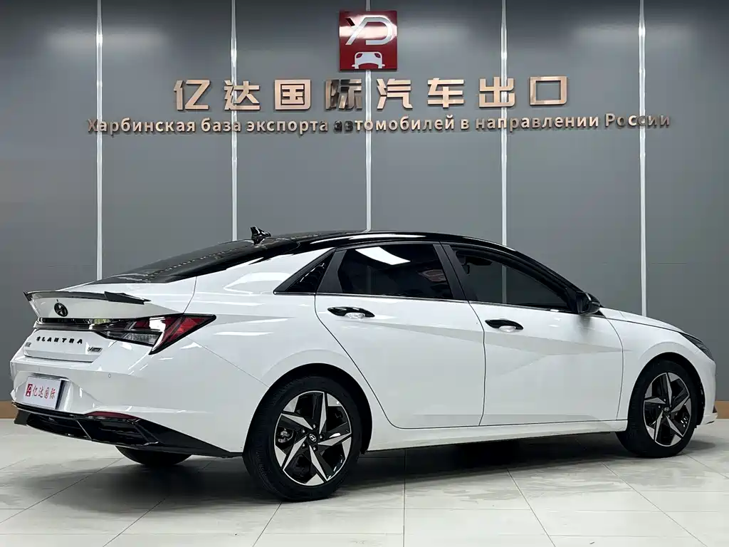 Hyundai Elantra 2023 1.5L CVT LUX Luxury