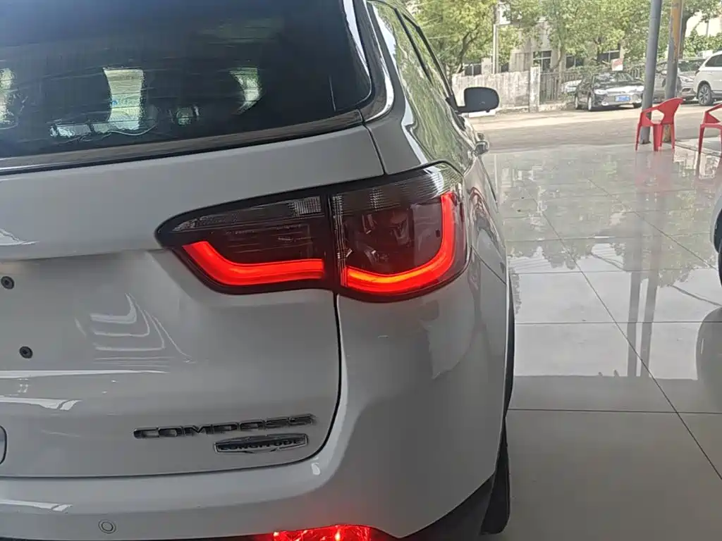 Jeep Compass — миниатюра 8