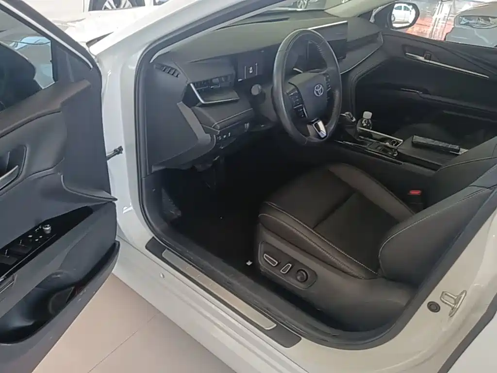 Toyota Camry — миниатюра 16